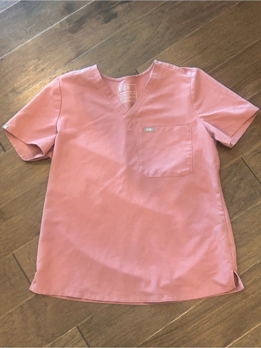 FIGS Women's Scrub Top in Mineral Mauve Medium